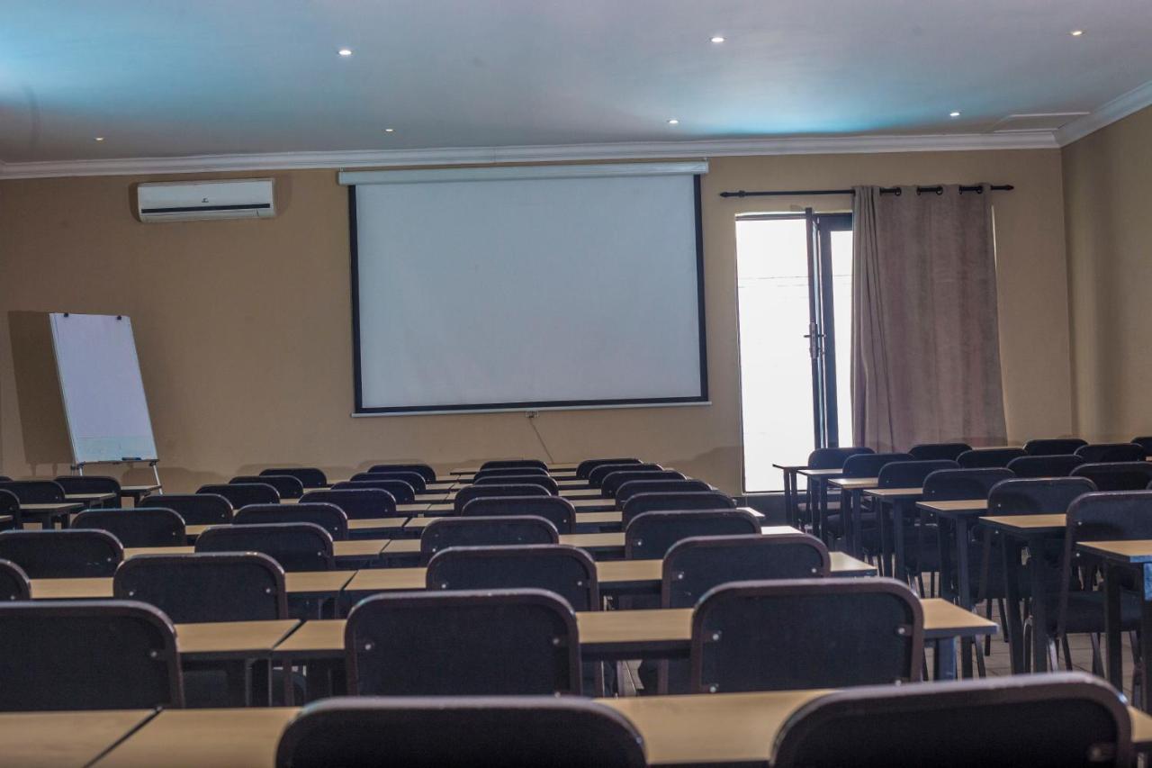 נלספרויט Coyotes Hotel & Conference Centre מראה חיצוני תמונה